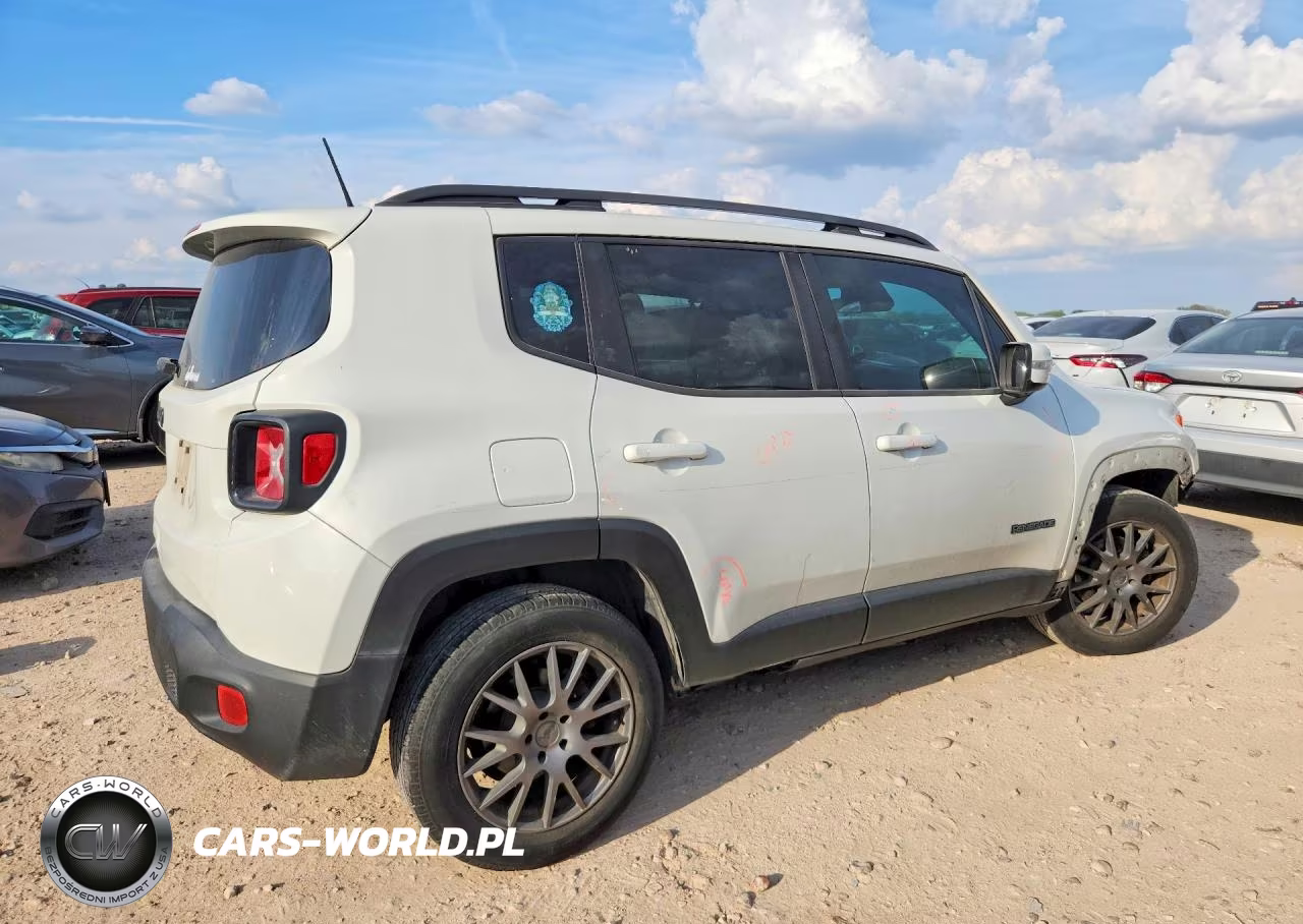 2018 Jeep Renegade Latitude VIN:ZACCJABB4JPG72198 - 3