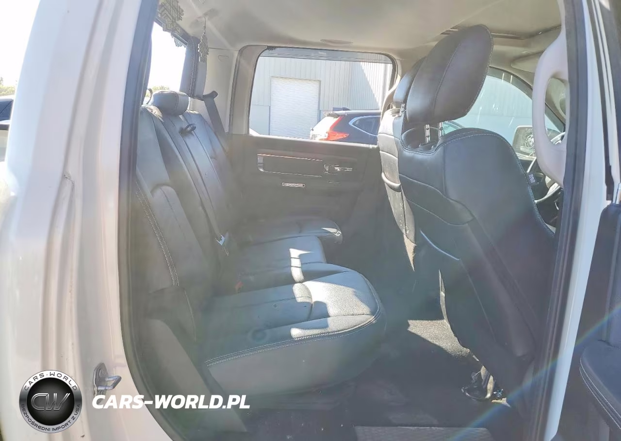 2018 Ram 1500 Laramie VIN:1C6RR7NM2JS252993 - 10
