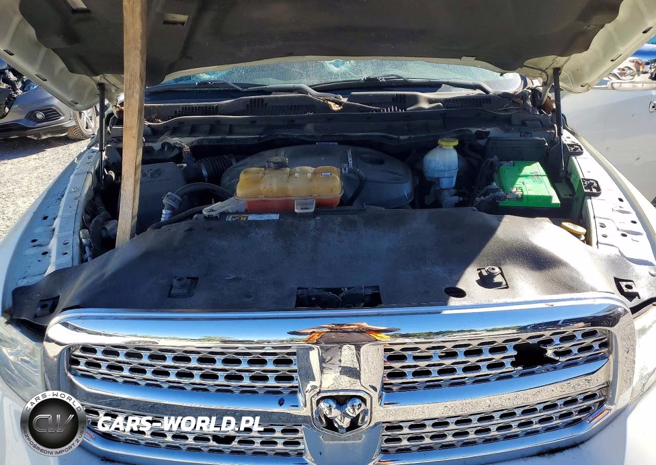 2018 Ram 1500 Laramie VIN:1C6RR7NM2JS252993 - 11