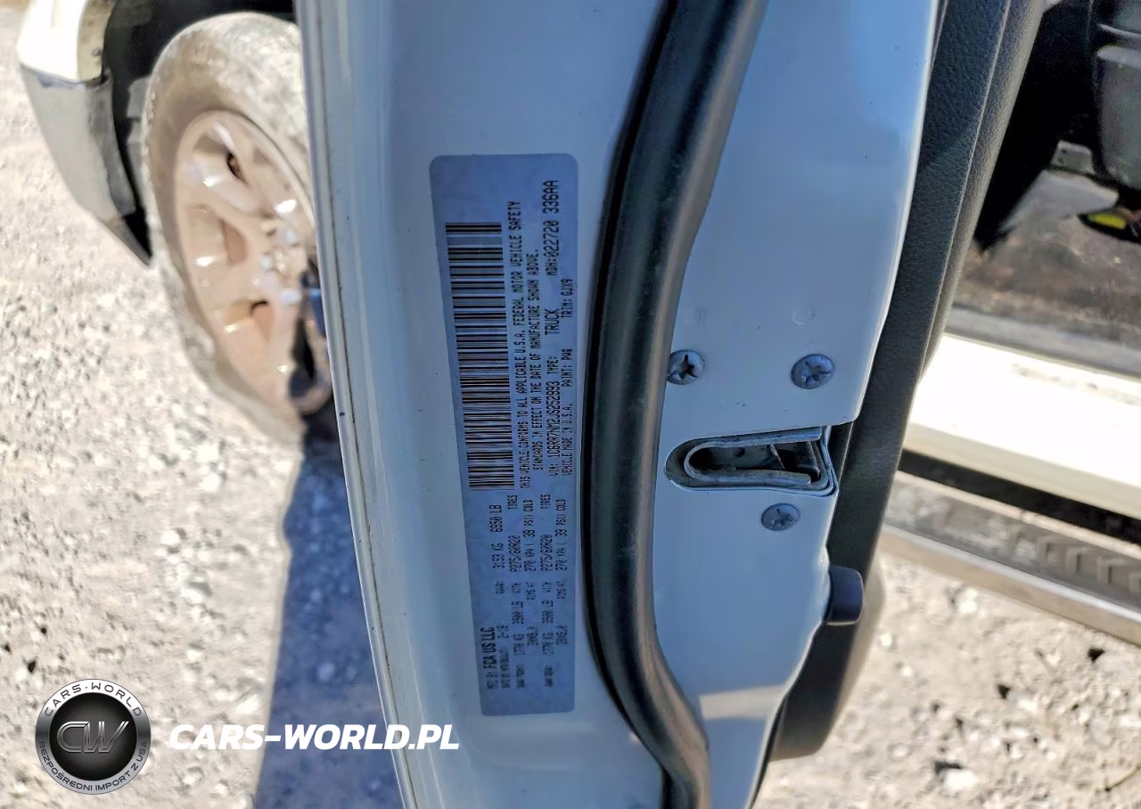 2018 Ram 1500 Laramie VIN:1C6RR7NM2JS252993 - 12