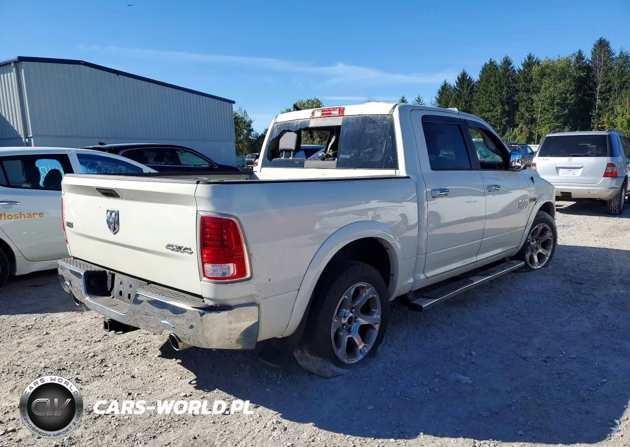 2018 Ram 1500 Laramie VIN:1C6RR7NM2JS252993 - 3
