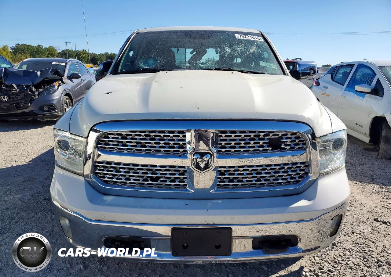 2018 Ram 1500 Laramie VIN:1C6RR7NM2JS252993 - 5