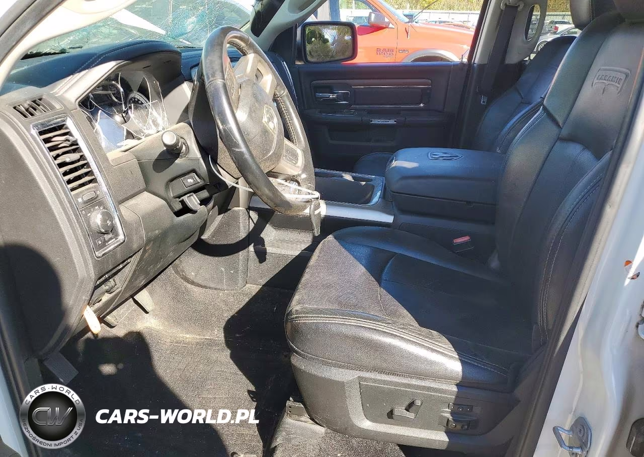 2018 Ram 1500 Laramie VIN:1C6RR7NM2JS252993 - 7
