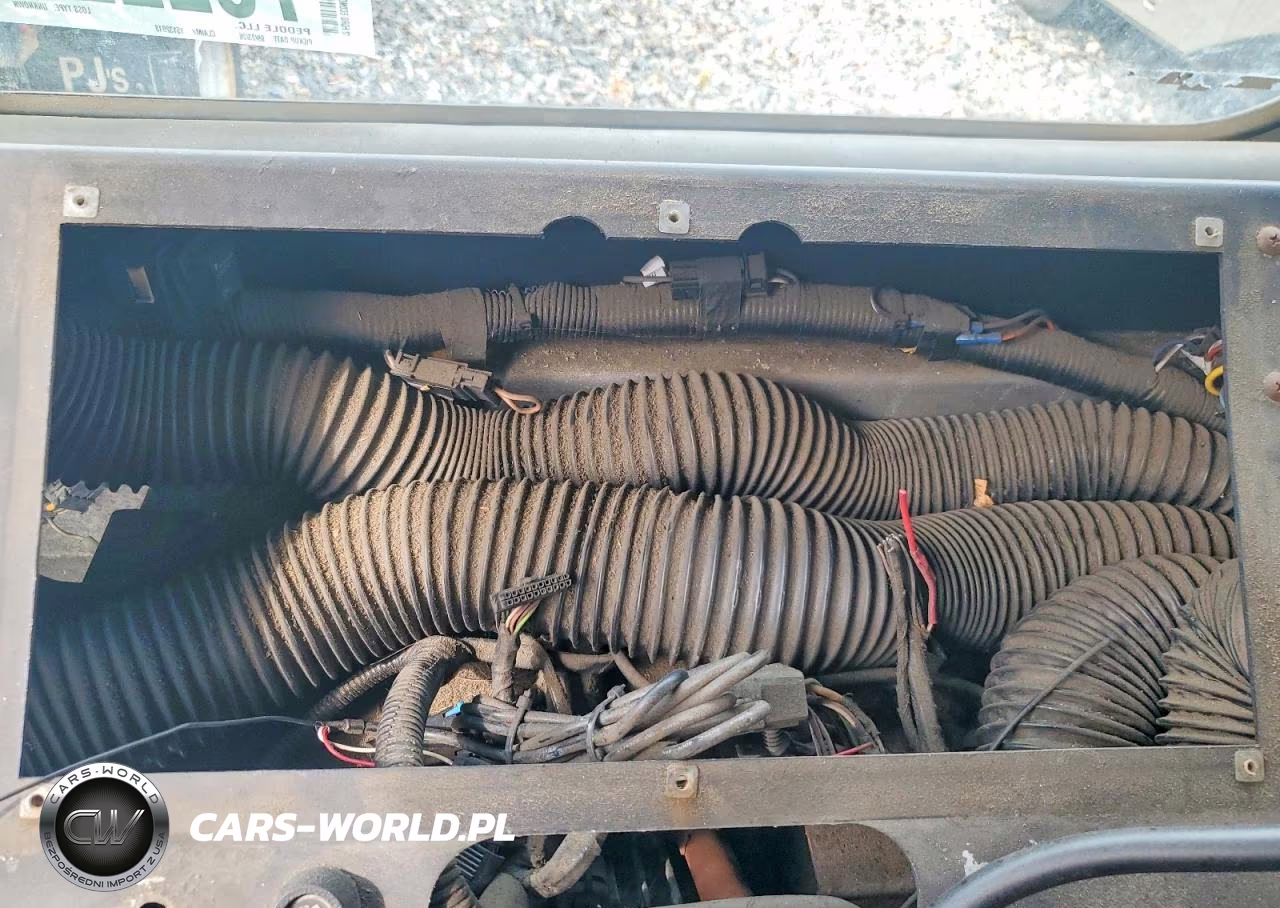 2012 Ford Econoline E350 Super Duty Stripped Chass VIN:1FC3E3KL1CDA78212 - 9