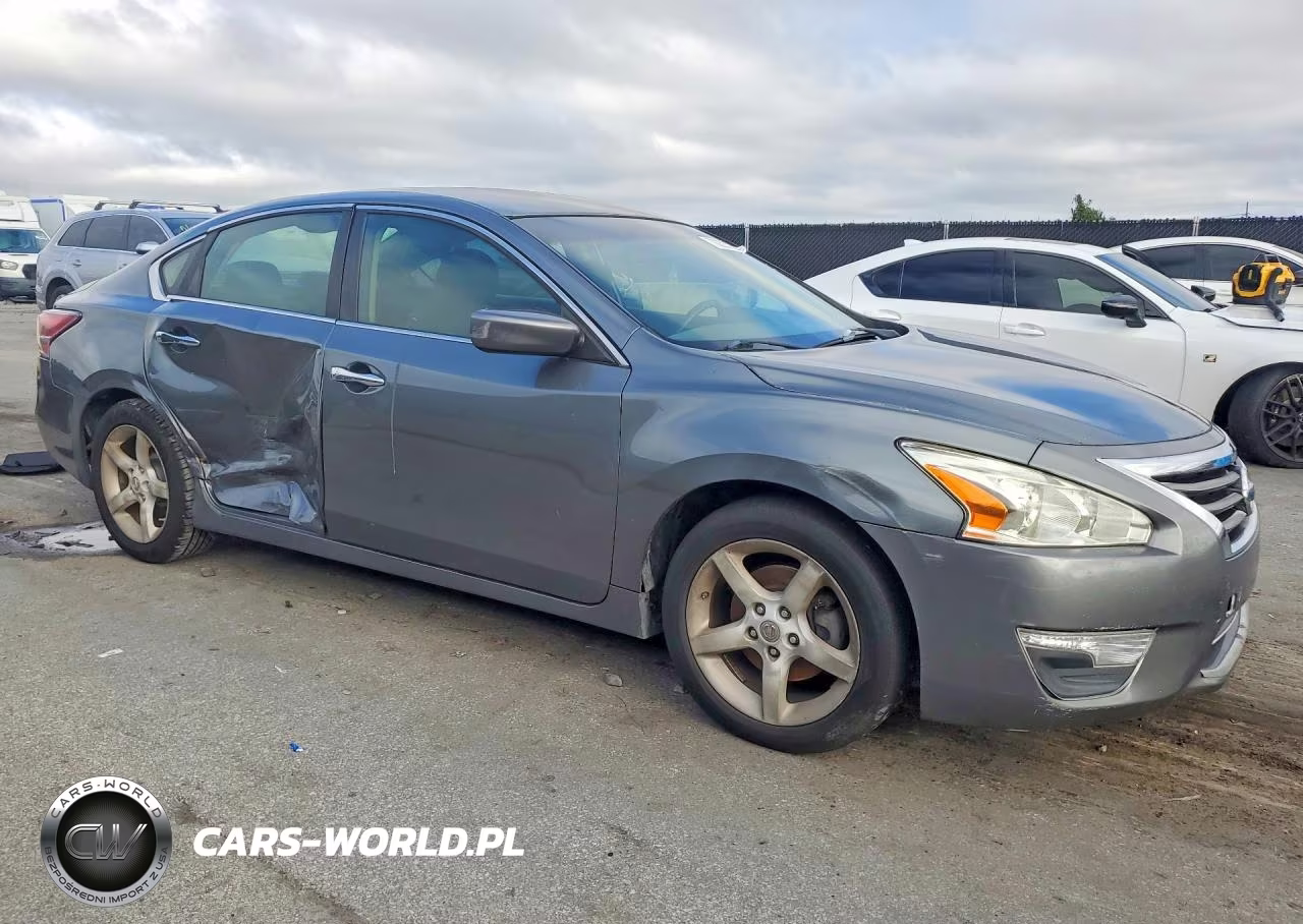 2015 Nissan Altima 2.5 S VIN:1N4AL3AP8FN371546 - 4
