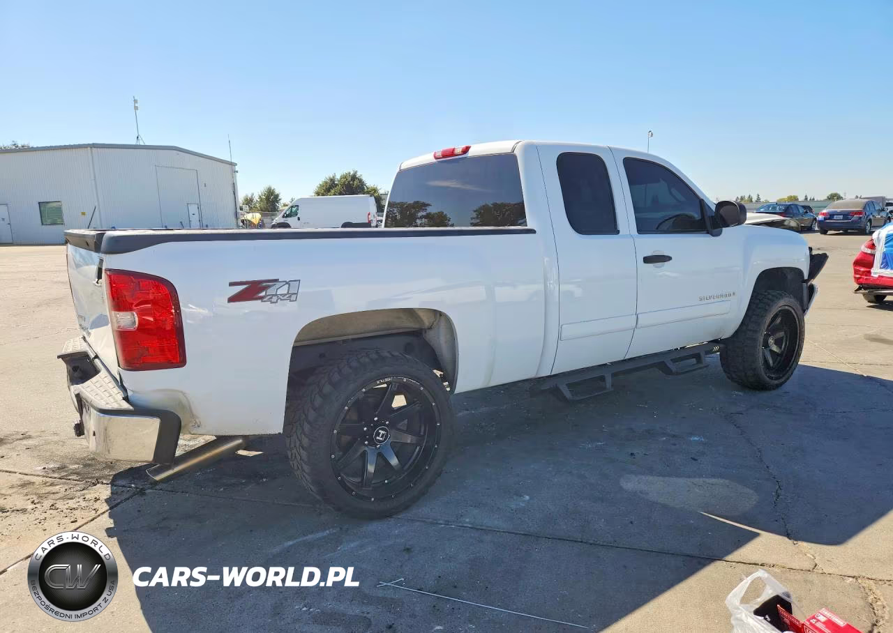2008 Chevrolet Silverado K1500 VIN:2GCEK190X81325876 - 3