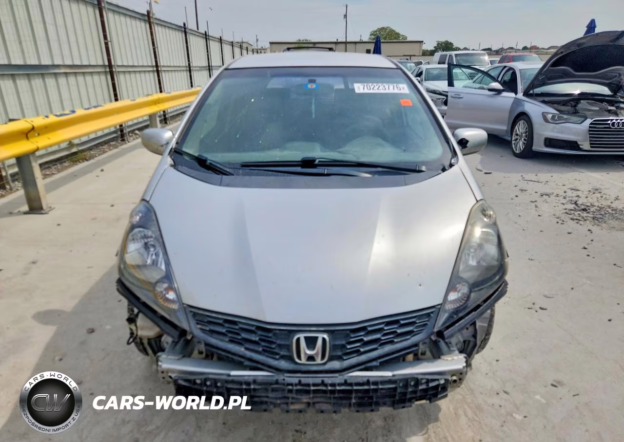 2013 Honda Fit Sport VIN:JHMGE8H51DC044042 - 5