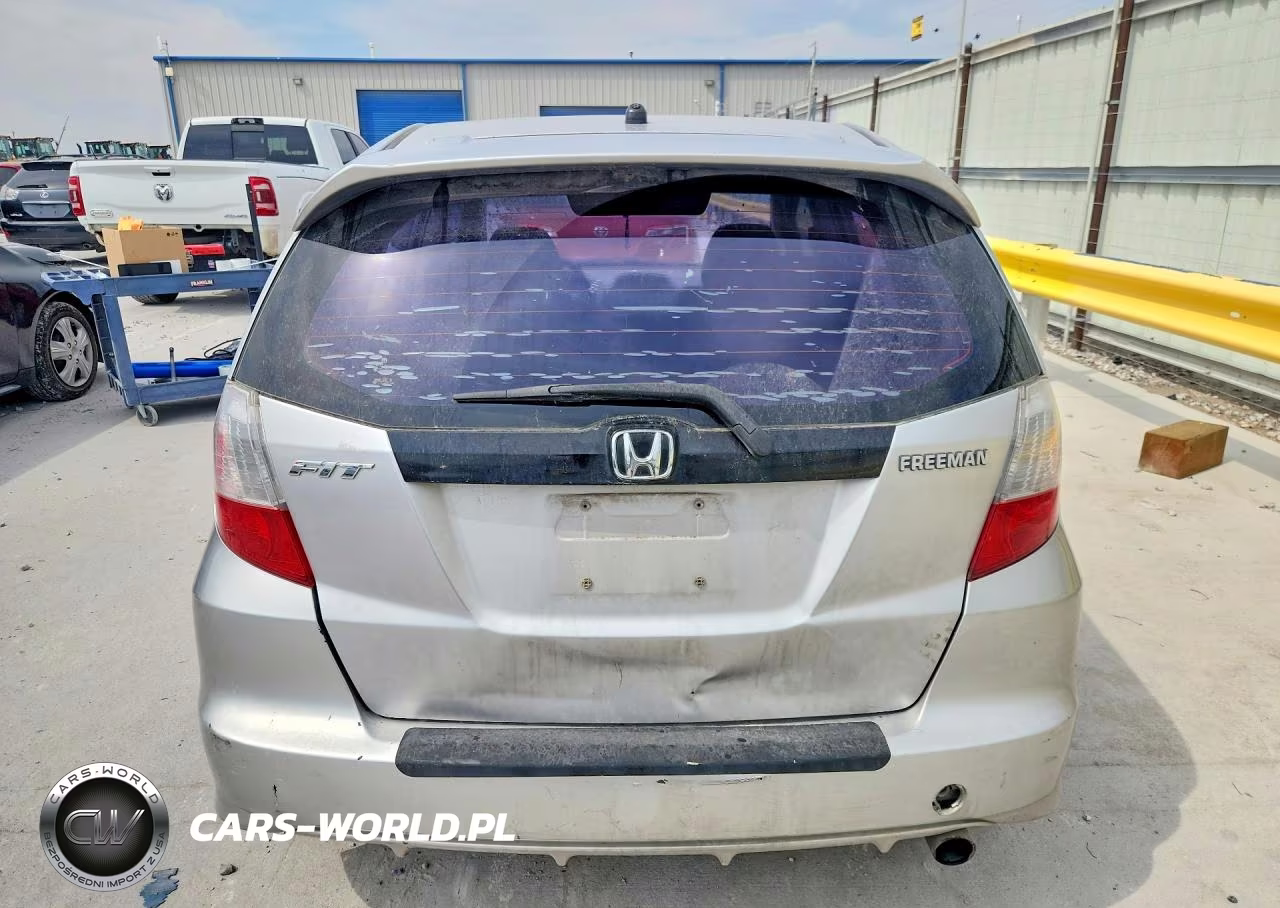 2013 Honda Fit Sport VIN:JHMGE8H51DC044042 - 6