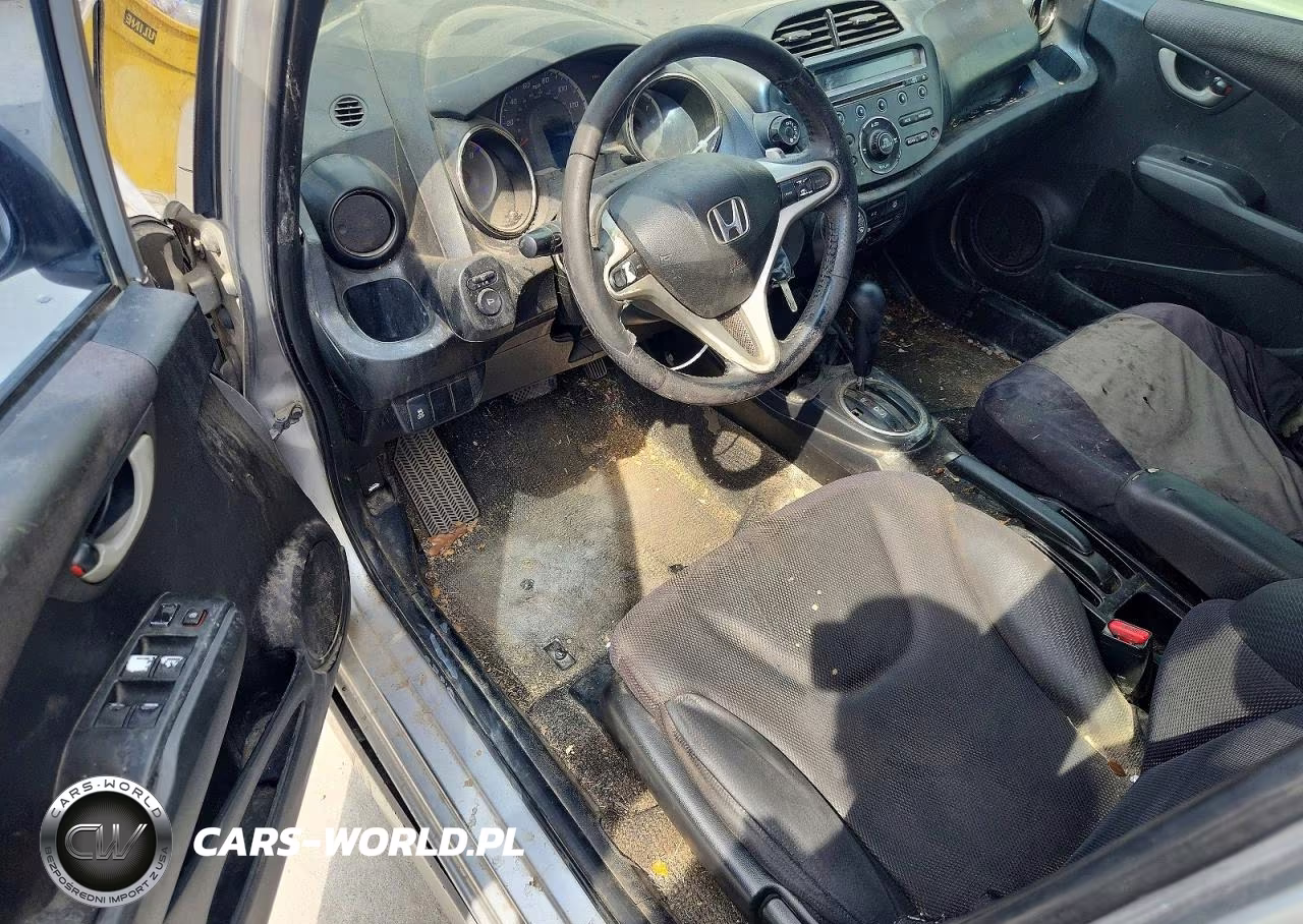 2013 Honda Fit Sport VIN:JHMGE8H51DC044042 - 8