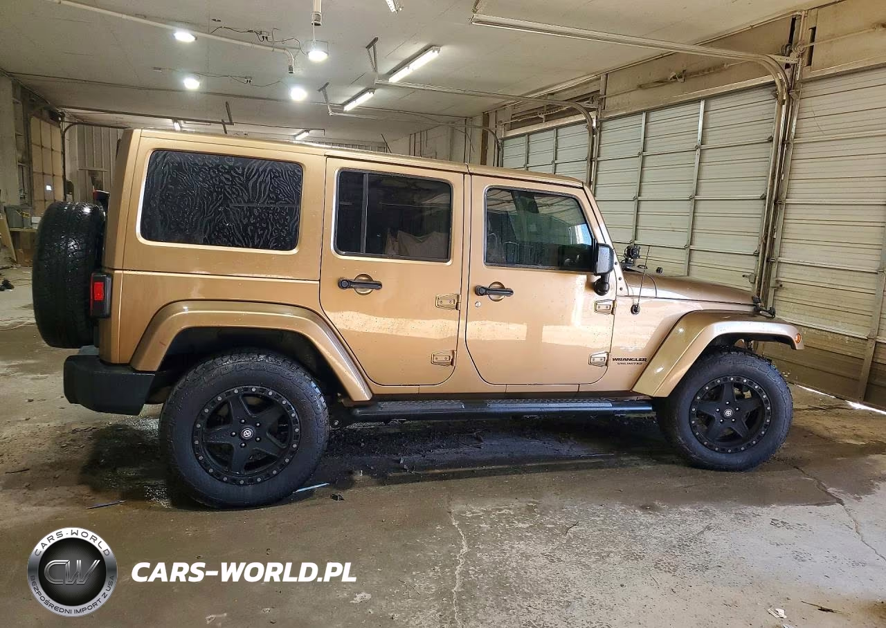 2015 Jeep Wrangler Unlimited Sahara VIN:1C4BJWEG7FL672384 - 3