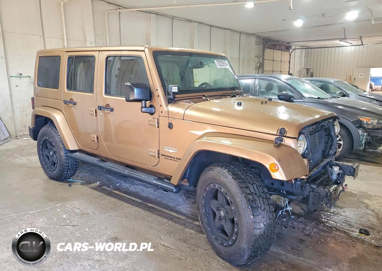 2015 Jeep Wrangler Unlimited Sahara VIN:1C4BJWEG7FL672384 - 4
