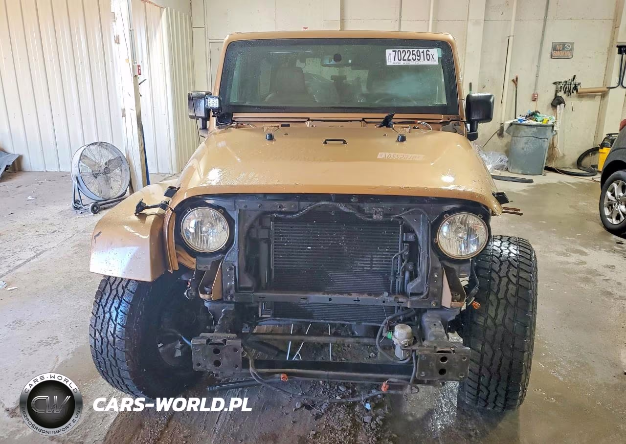 2015 Jeep Wrangler Unlimited Sahara VIN:1C4BJWEG7FL672384 - 5
