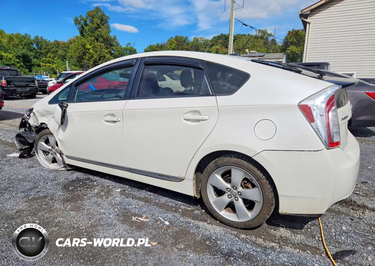 2013 Toyota Prius Five VIN:JTDKN3DU3D5546132 - 2