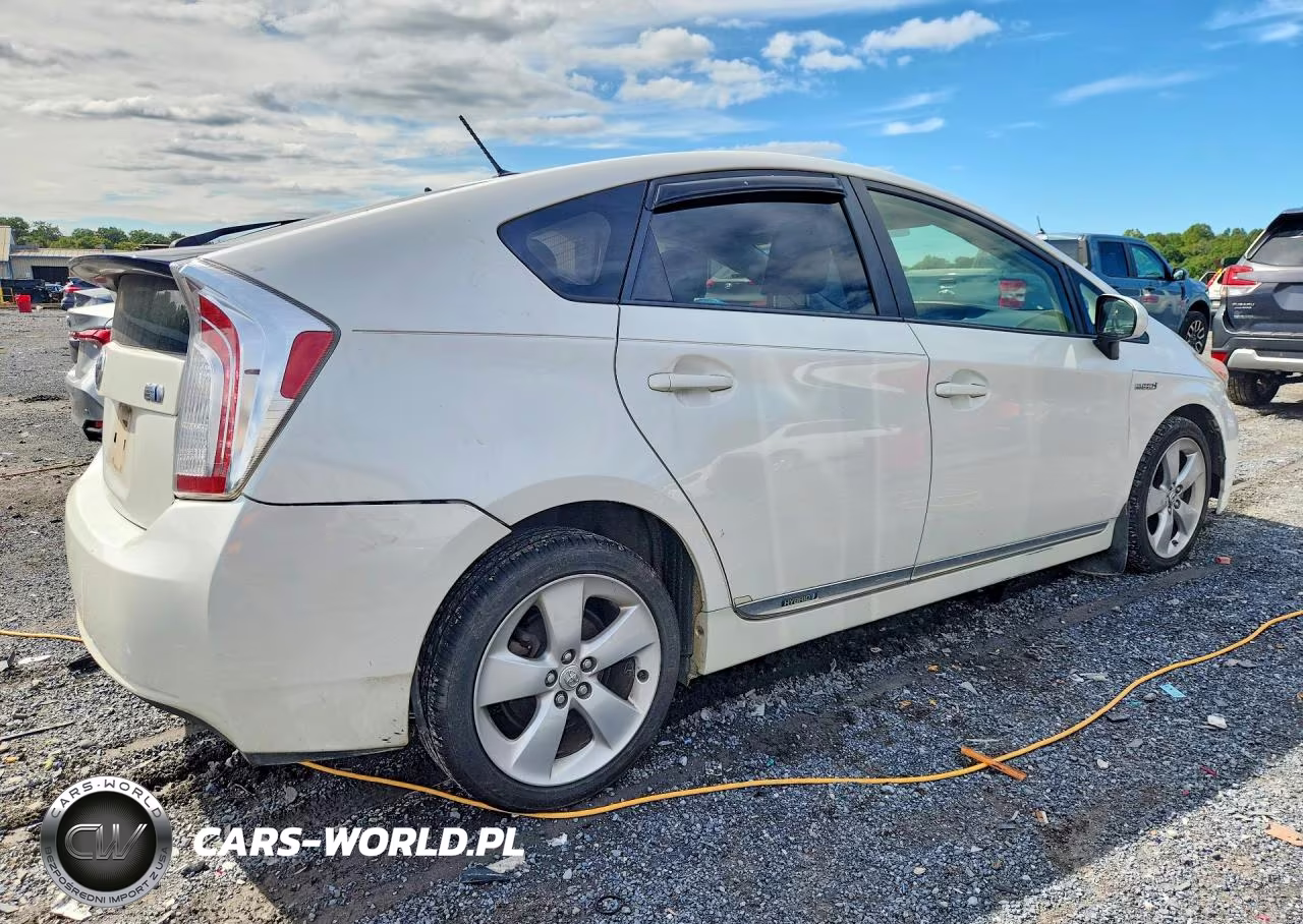 2013 Toyota Prius Five VIN:JTDKN3DU3D5546132 - 3