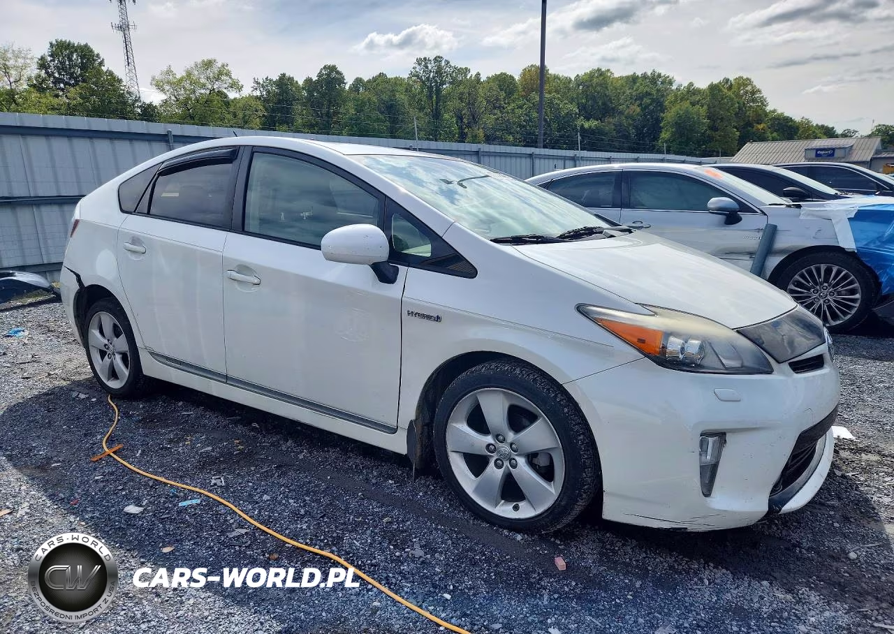 2013 Toyota Prius Five VIN:JTDKN3DU3D5546132 - 4