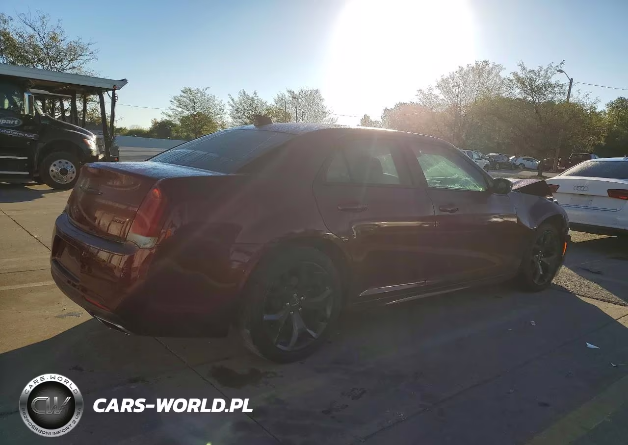 2020 Chrysler 300 Touring VIN:2C3CCAAG9LH220585 - 3