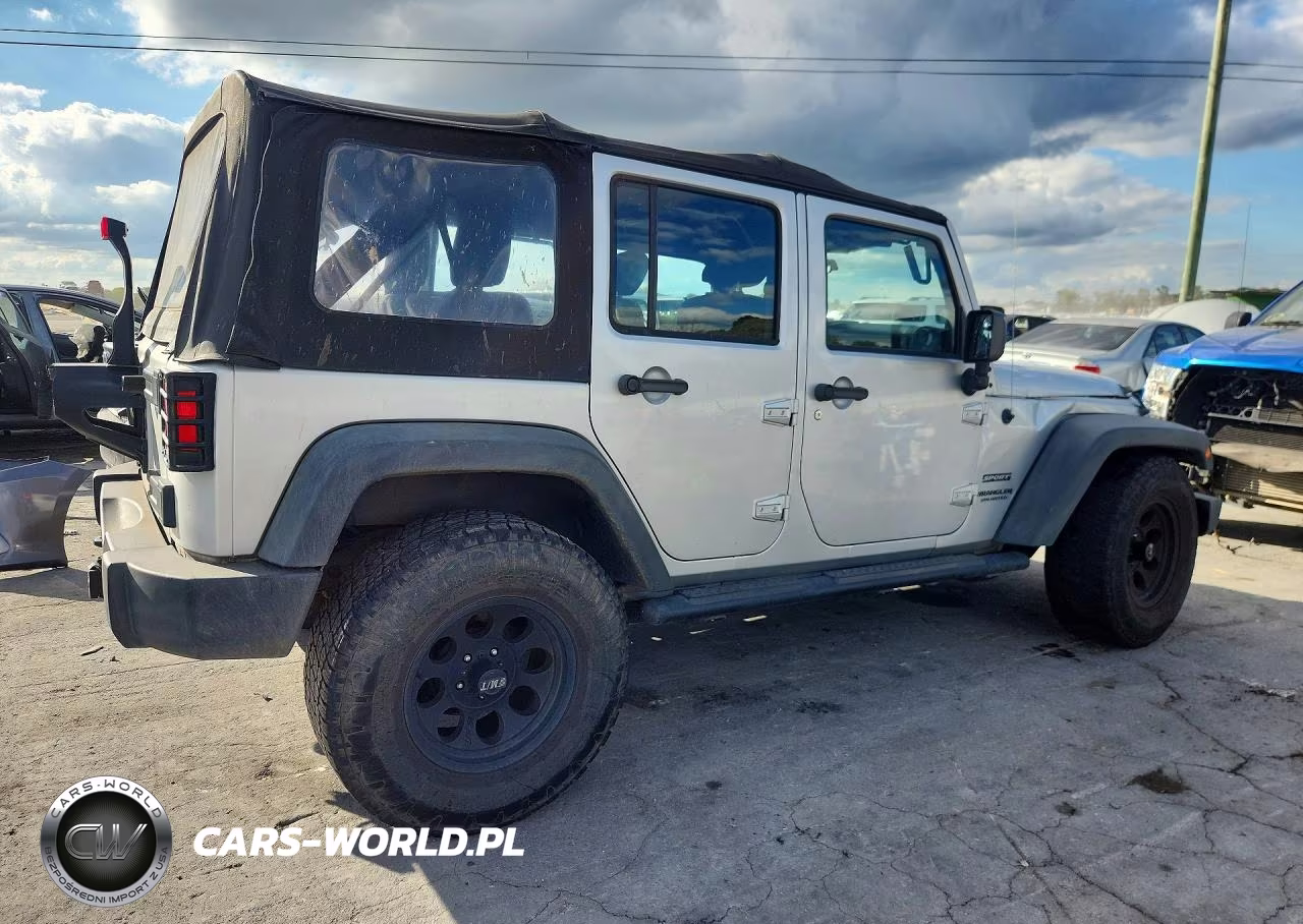 2012 Jeep Wrangler Unlimited Sport VIN:1C4BJWDG8CL259631 - 3