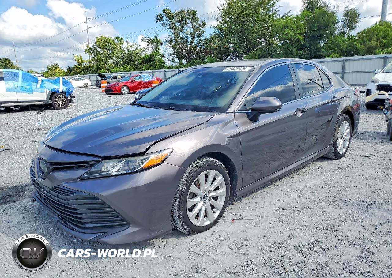 2020 Toyota Camry Le – zdjęcie 1 z 12