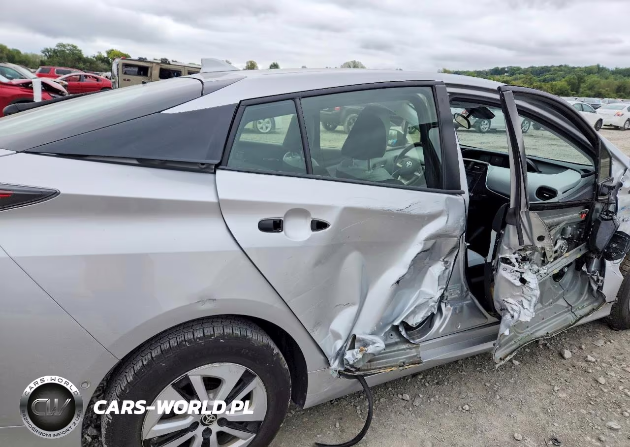 2018 Toyota Prius Two VIN:JTDKBRFU8J3063381 - 10
