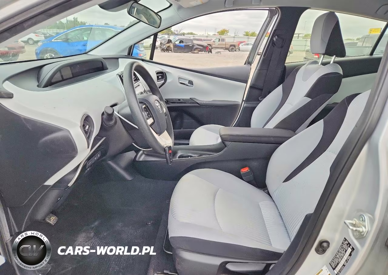 2018 Toyota Prius Two VIN:JTDKBRFU8J3063381 - 7
