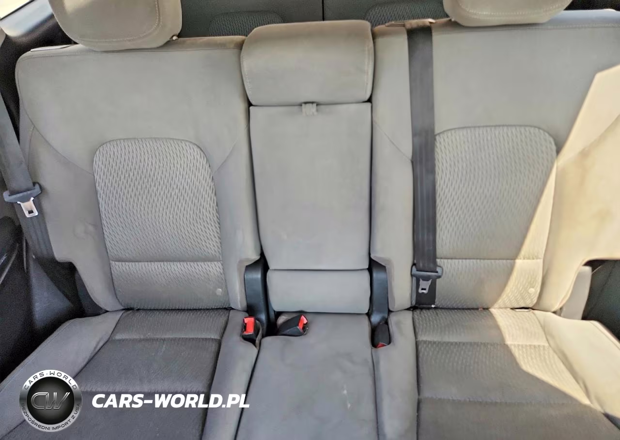 2019 Hyundai Santa Fe VIN:KM8SM4HF7KU304351 - 10