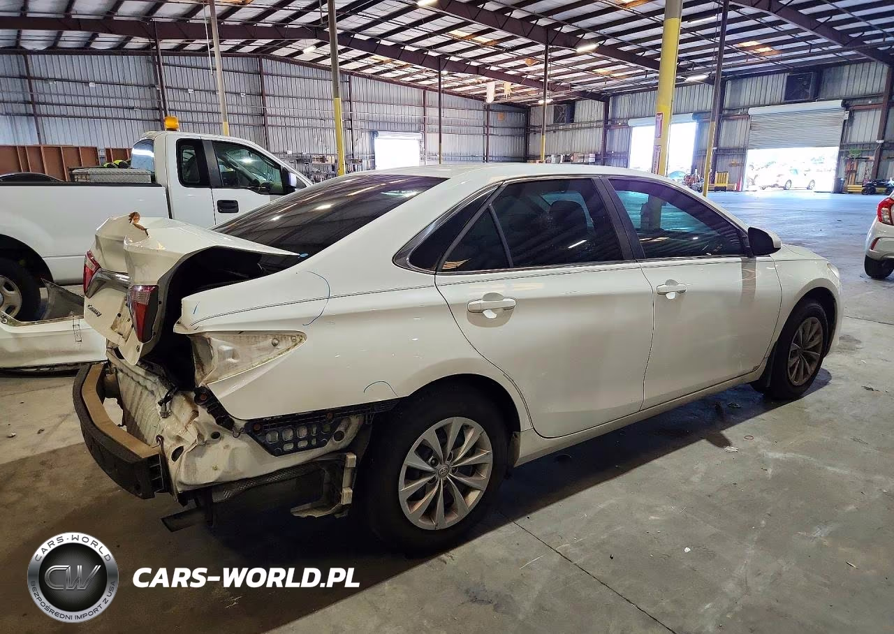 2017 Toyota Camry Le VIN:4T1BF1FK8HU715176 - 3