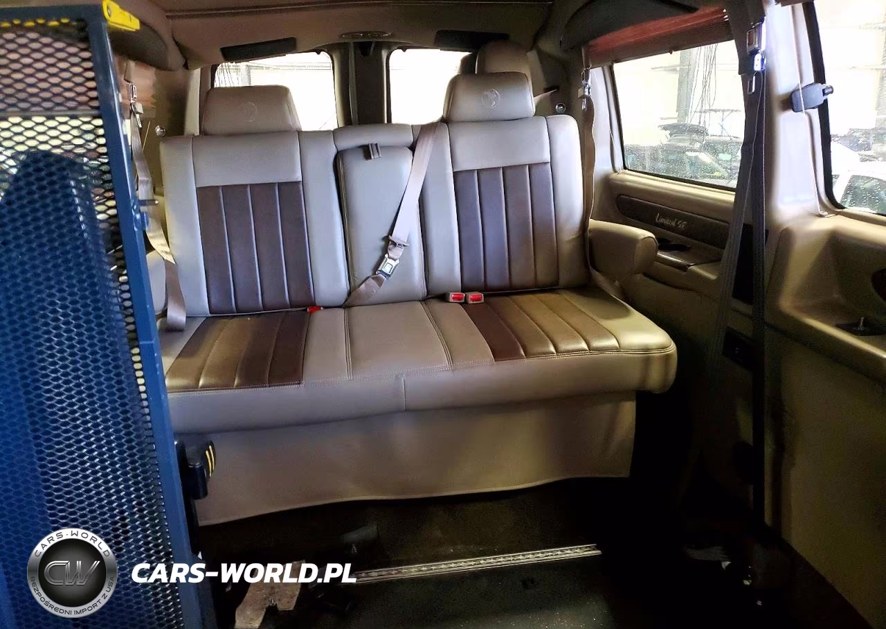 2015 Chevrolet Express G2500 VIN:1GCWGFCG9F1181894 - 10