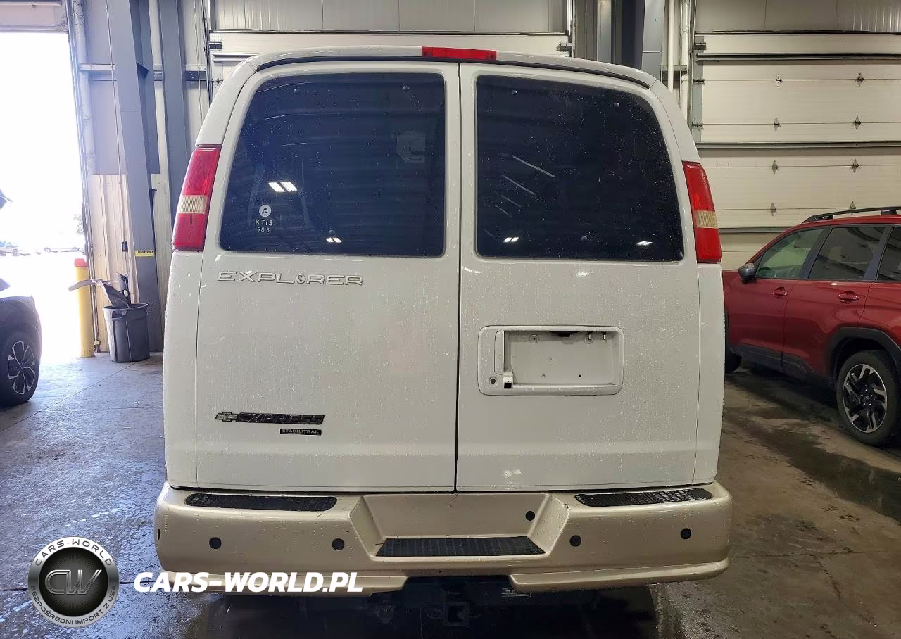 2015 Chevrolet Express G2500 VIN:1GCWGFCG9F1181894 - 6