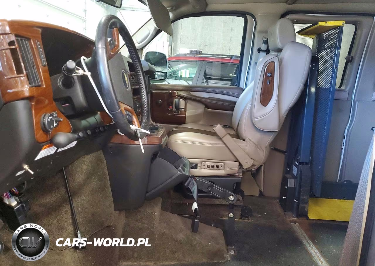 2015 Chevrolet Express G2500 VIN:1GCWGFCG9F1181894 - 7