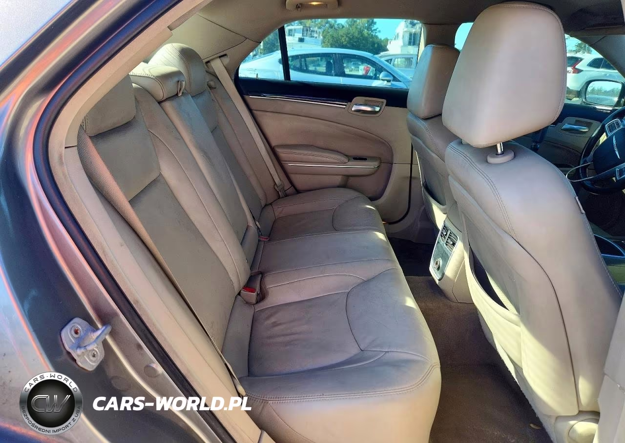 2012 Chrysler 300 VIN:2C3CCAAG6CH274815 - 10