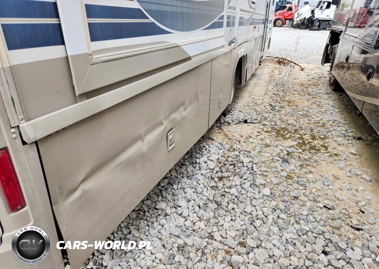 2004 Workhorse Custom Chassis Motorhome Chassis P3500 VIN:5B4LP57G243386214 - 9