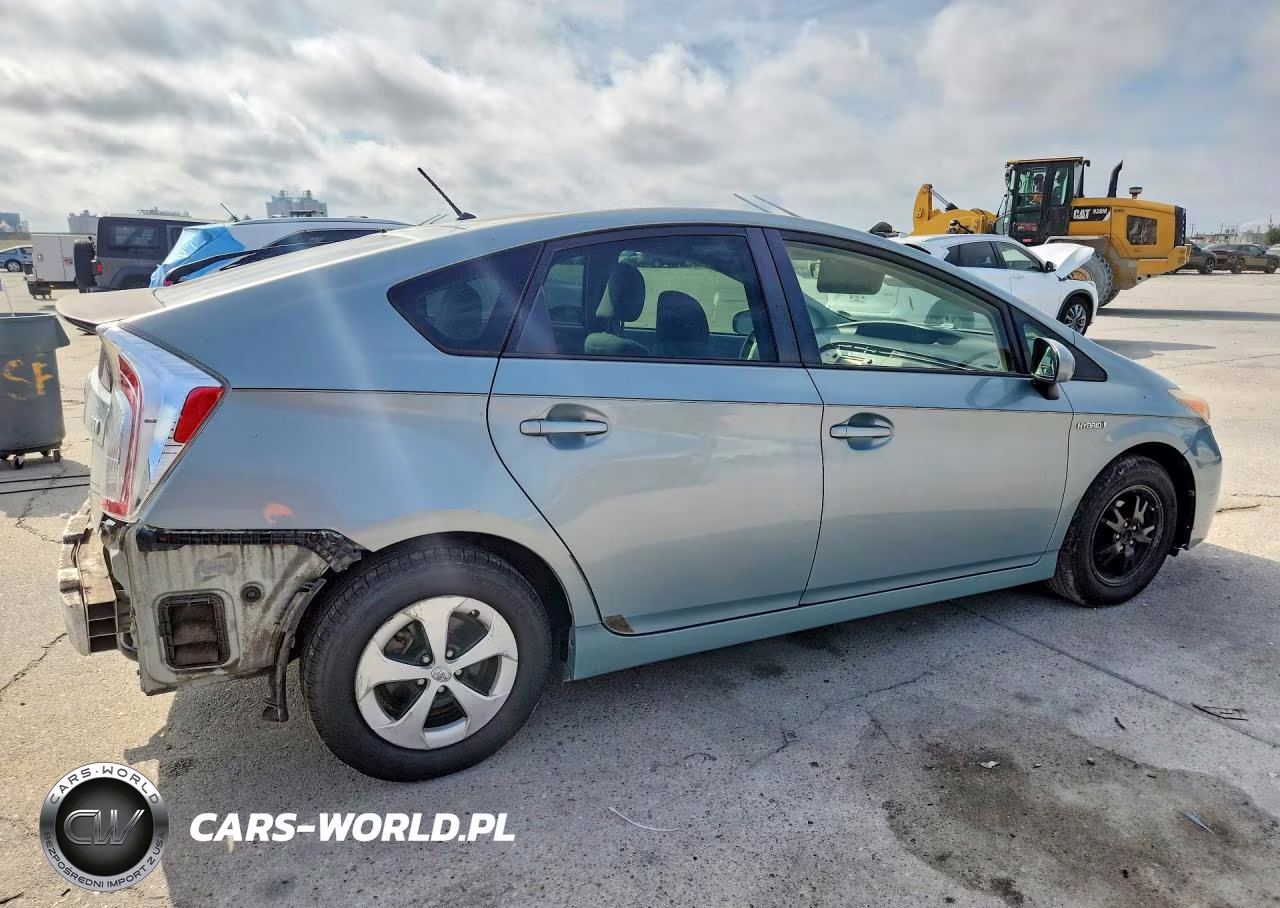 2013 Toyota Prius Two VIN:JTDKN3DU8D1716296 - 3