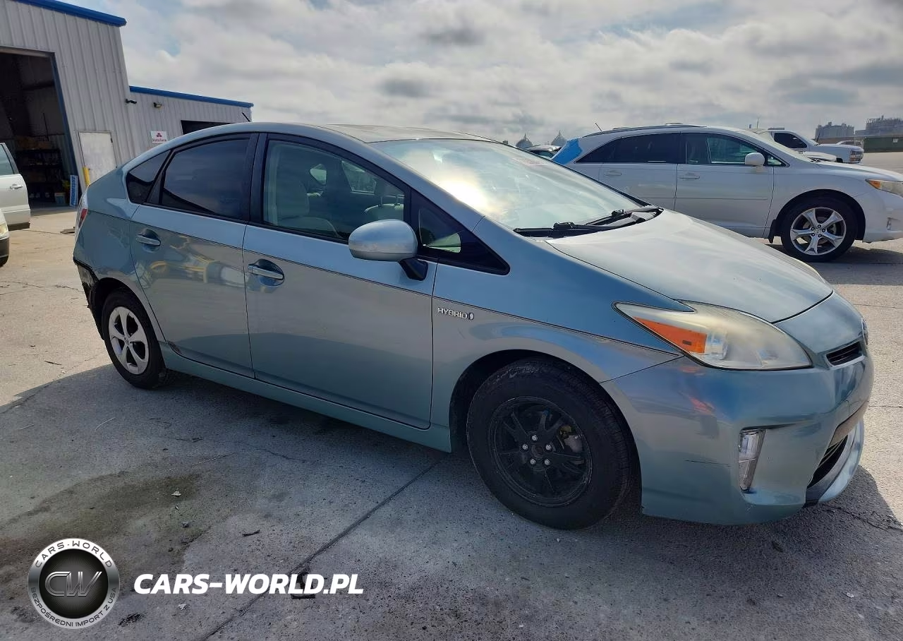 2013 Toyota Prius Two VIN:JTDKN3DU8D1716296 - 4