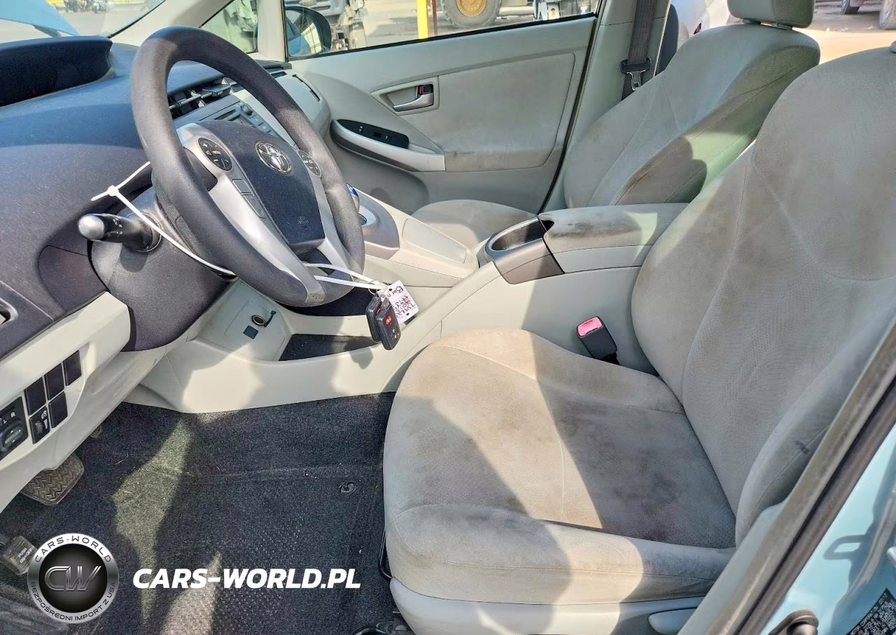2013 Toyota Prius Two VIN:JTDKN3DU8D1716296 - 7