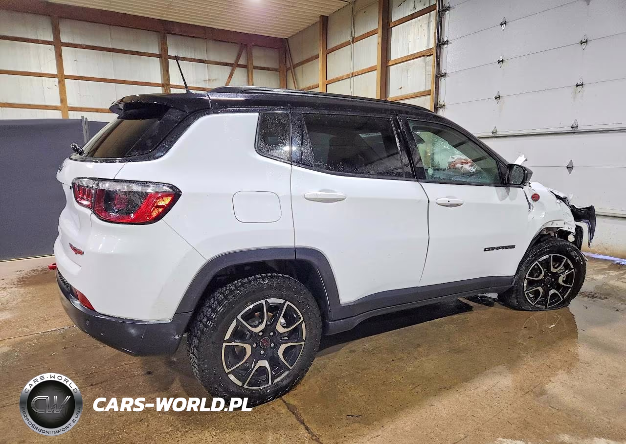 2025 Jeep Compass Trailhawk VIN:3C4NJDDN9ST570133 - 3