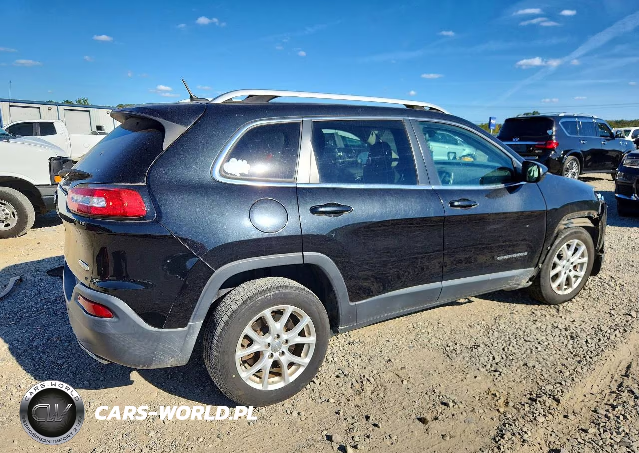 2015 Jeep Cherokee Latitude VIN:1C4PJLCSXFW661003 - 3