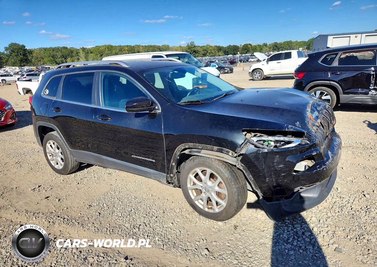 2015 Jeep Cherokee Latitude VIN:1C4PJLCSXFW661003 - 4