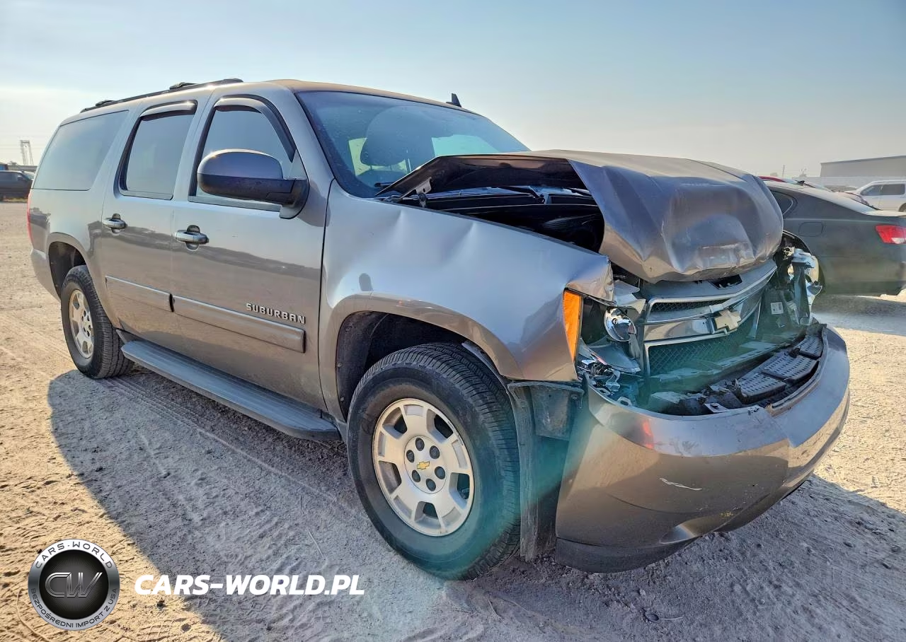 2014 Chevrolet Suburban C1500 Ls VIN:1GNSCHE0XER230310 - 4