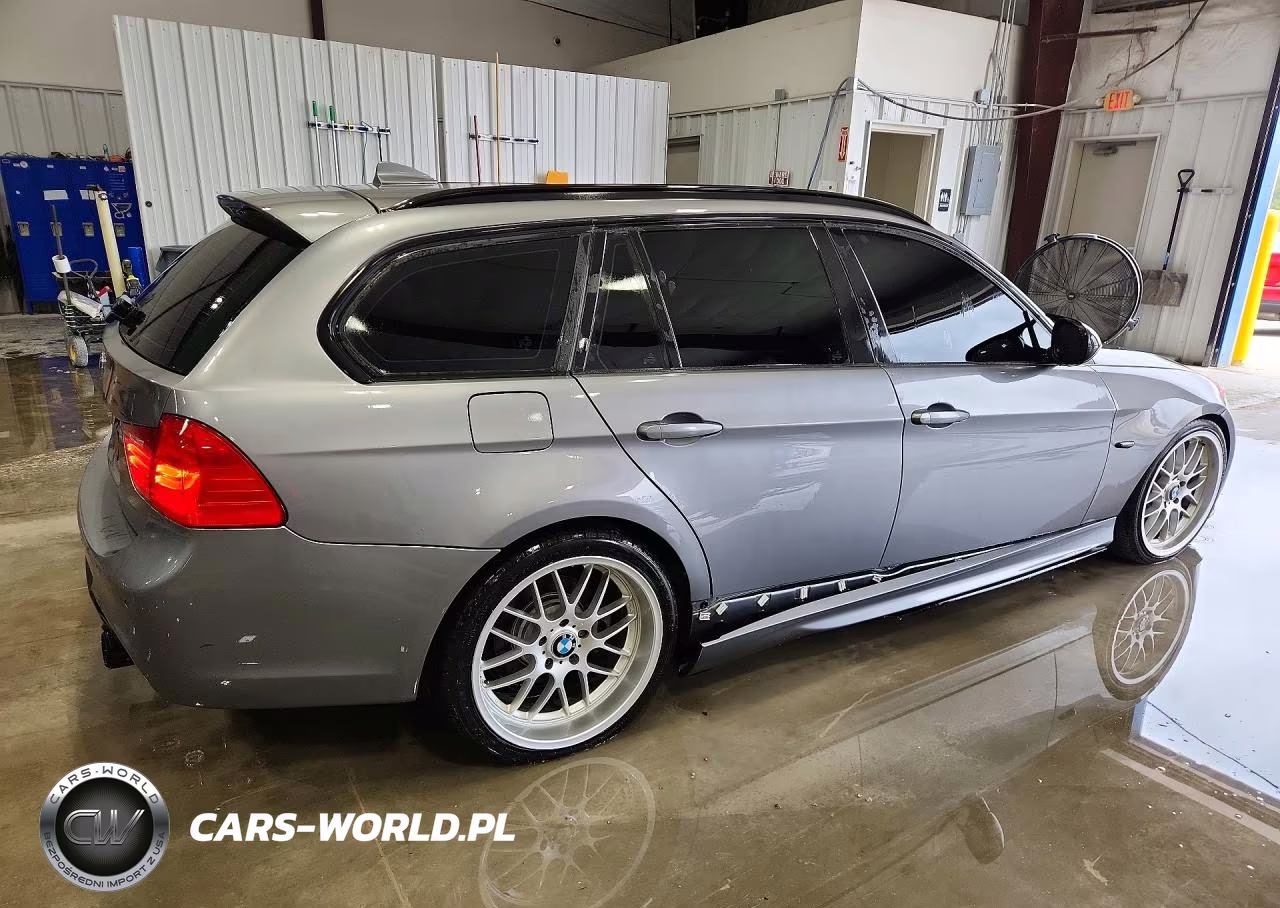 2011 BMW 328 Xi VIN:WBAUU3C50BA542109 - 3