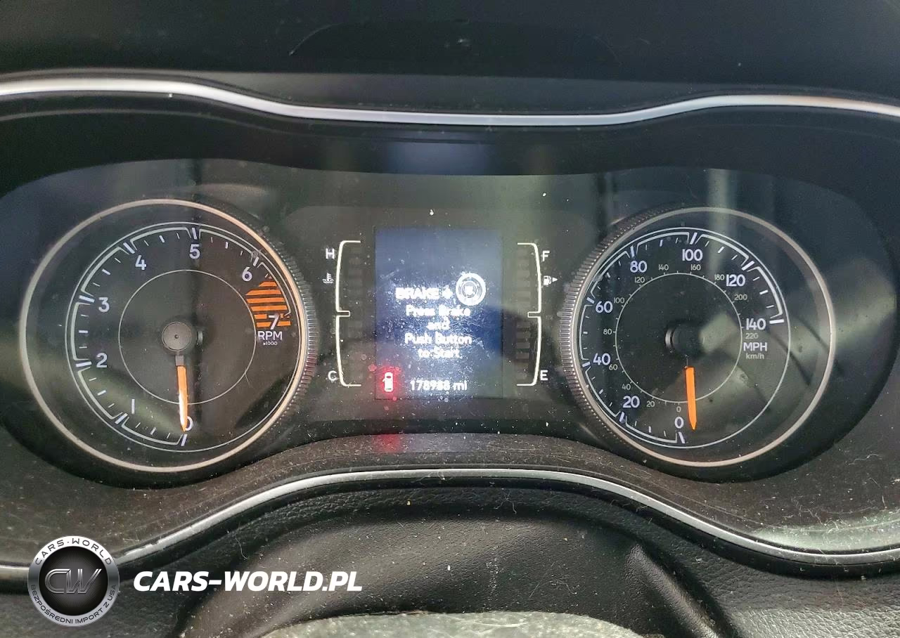 2019 Jeep Cherokee Latitude Plus VIN:1C4PJLLB6KD296809 - 9