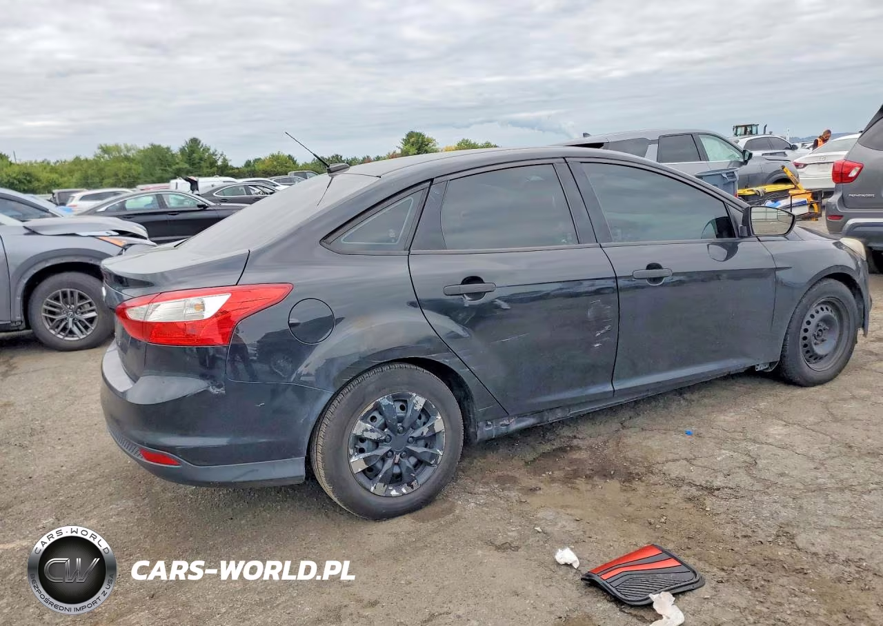 2014 Ford Focus S VIN:1FADP3E24EL395045 - 3