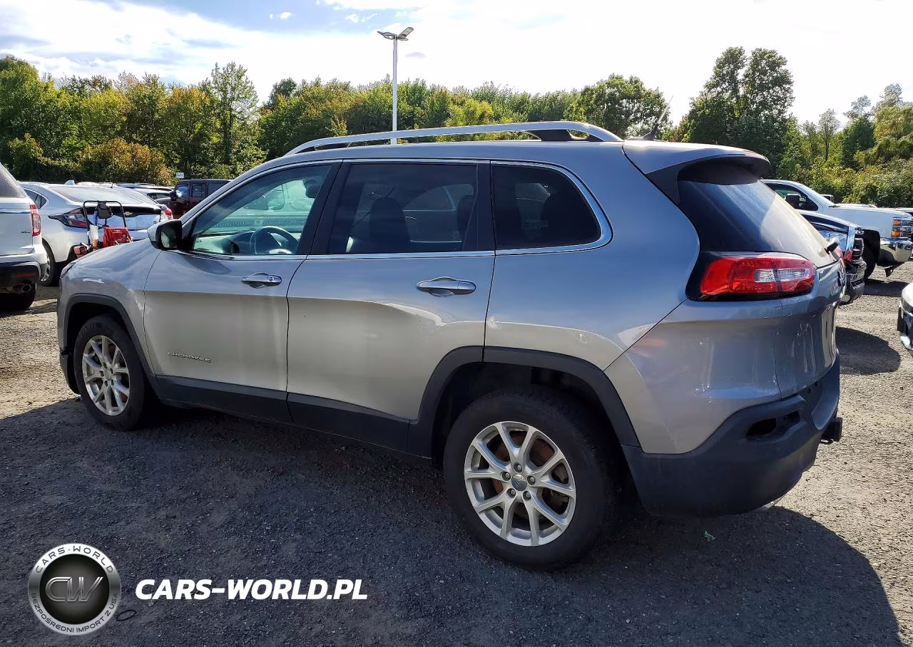 2015 Jeep Cherokee Latitude VIN:1C4PJLCS3FW597046 - 2