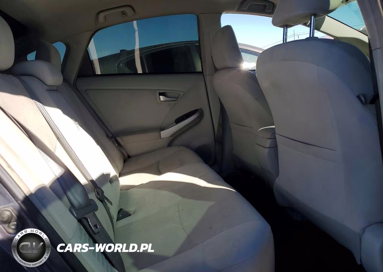 2015 Toyota Prius Three VIN:JTDKN3DU2F1875432 - 10