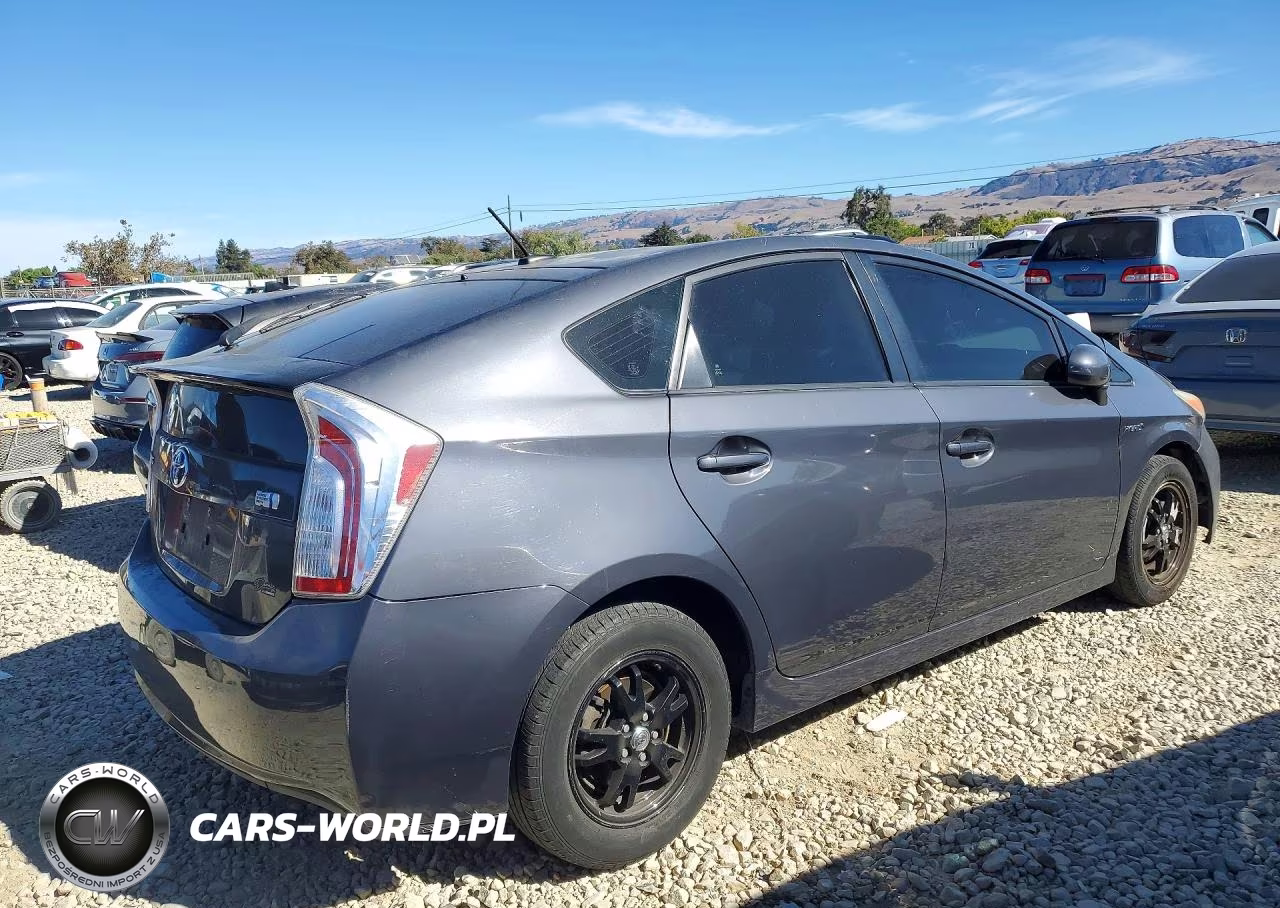 2015 Toyota Prius Three VIN:JTDKN3DU2F1875432 - 3