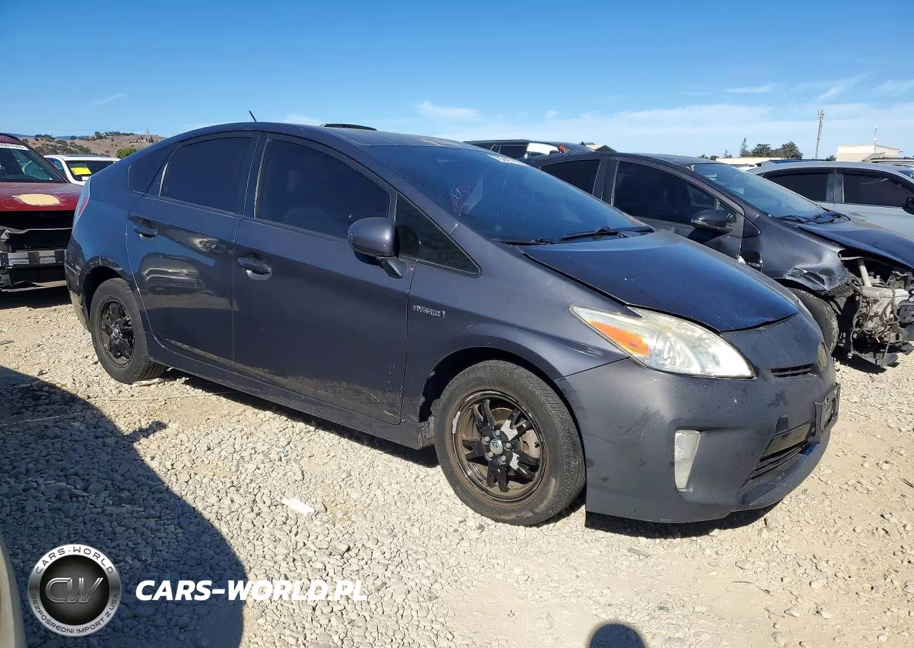 2015 Toyota Prius Three VIN:JTDKN3DU2F1875432 - 4
