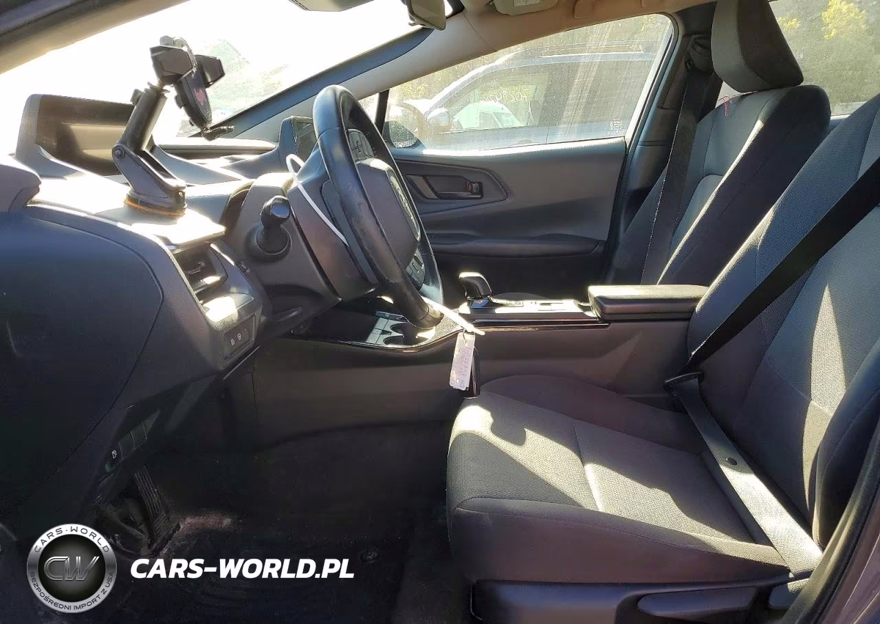 2023 Toyota Prius Le VIN:JTDACAAU9P3000915 - 7