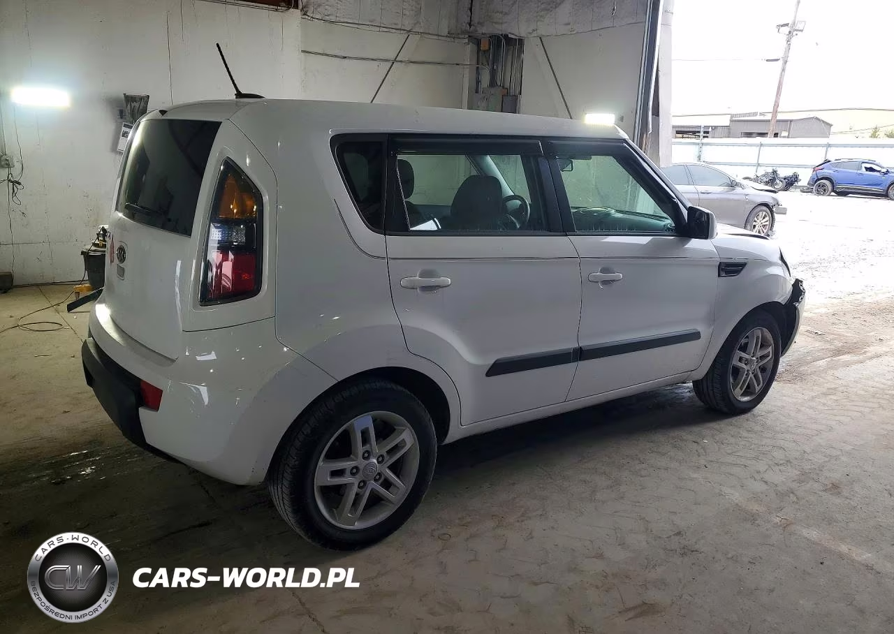 2011 Kia Soul + VIN:KNDJT2A22B7706632 - 3