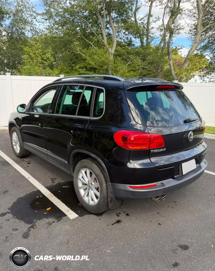 2017 Volkswagen Tiguan Wolfsburg VIN:WVGSV7AXXHK003675 - 3