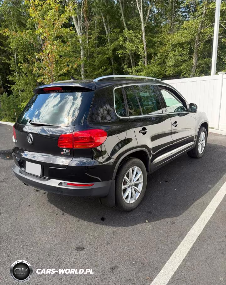 2017 Volkswagen Tiguan Wolfsburg VIN:WVGSV7AXXHK003675 - 4