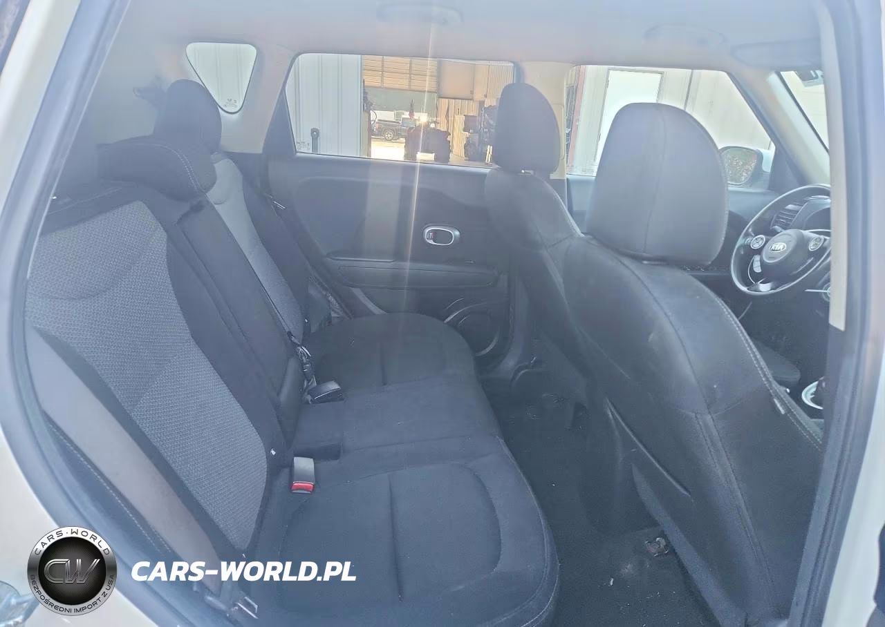 2018 Kia Soul + VIN:KNDJP3A55J7568359 - 10
